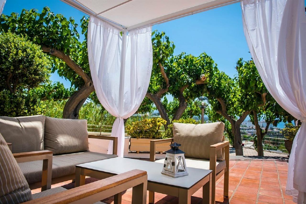 Scaleta Beach Hotel Skaleta Bagian luar foto